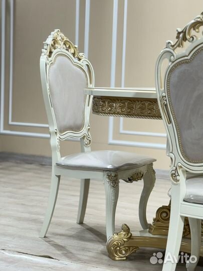 Стол и стулья