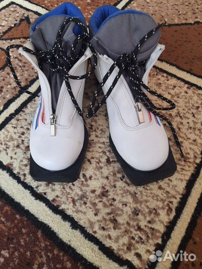 Лыжные ботинки