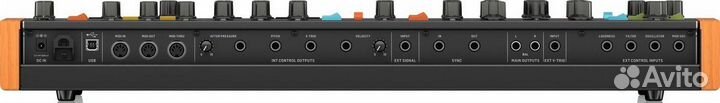 Аналоговый синтезатор Behringer Poly D