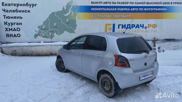 Стекло двери передней левой Toyota Yaris (XP90) 68