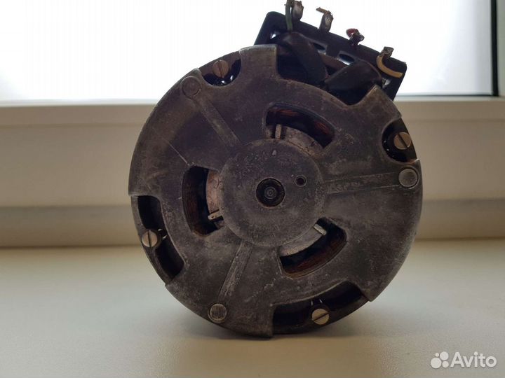 Электродвигатель ем-6/4 У4 6 Вт