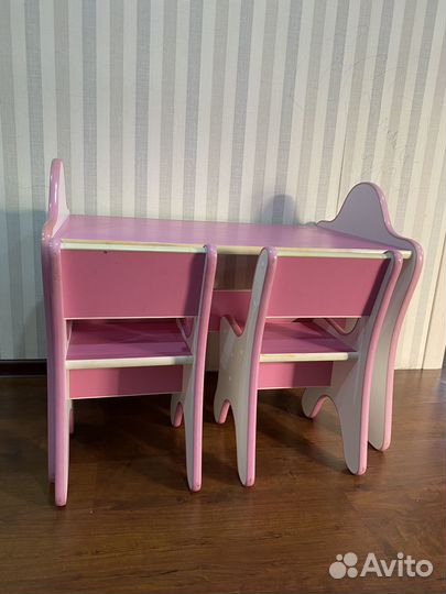 Детский стол и 2 стульчика