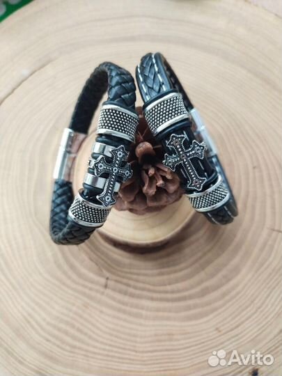 Кожаный плетеный браслет со стальным крестом