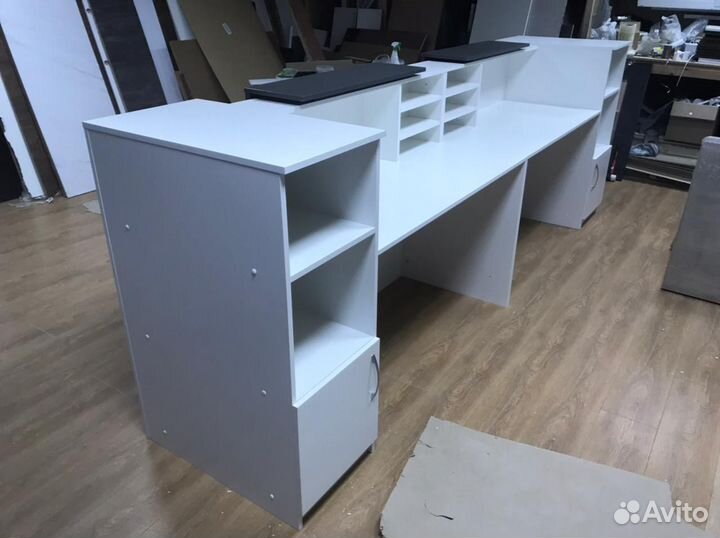 Стойка ресепшн