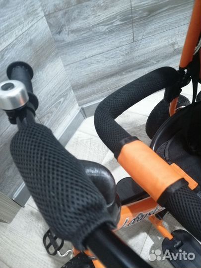 Детский трехколесный велосипед с ручкой