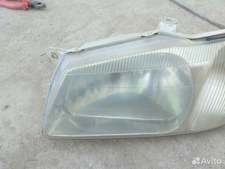 Фара передняя левая Hyundai Accent
