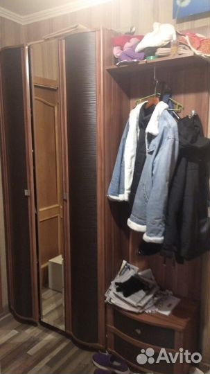 Прихожая со шкафом и зеркалом бу почти новая