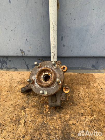 Кулак поворотный Mazda 3 BK передний правый