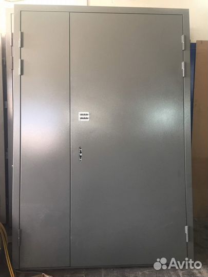 Дверь металлическая двустворчатая