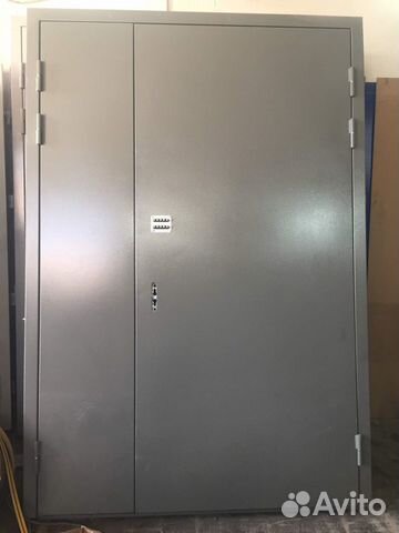 Дверь металлическая двустворчатая