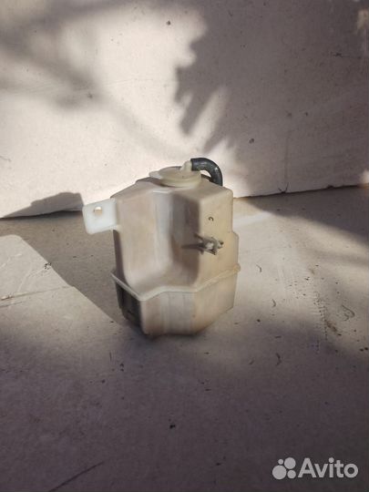 Расширительный бачок на Mazda 323