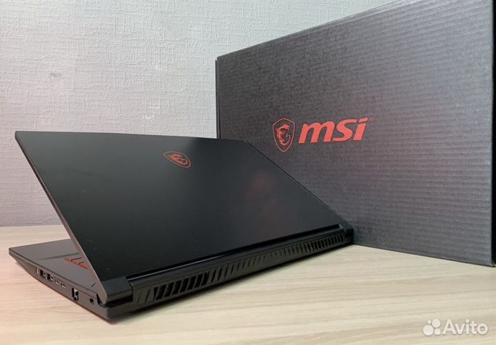 Игровой ноутбук MSI 17