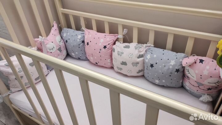 Бортики игрушки подушки в детскую кроватку