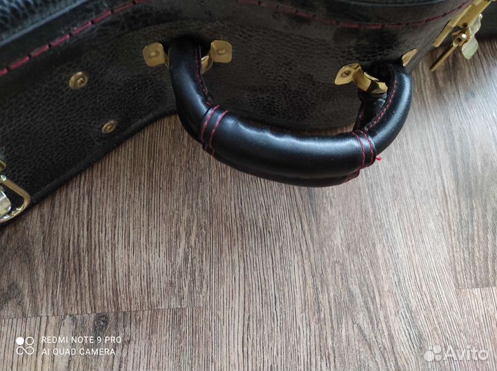 Кофр, кейс для гитары