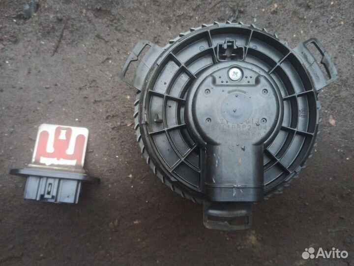 Моторчик печки mazda 3 BL 2012 г