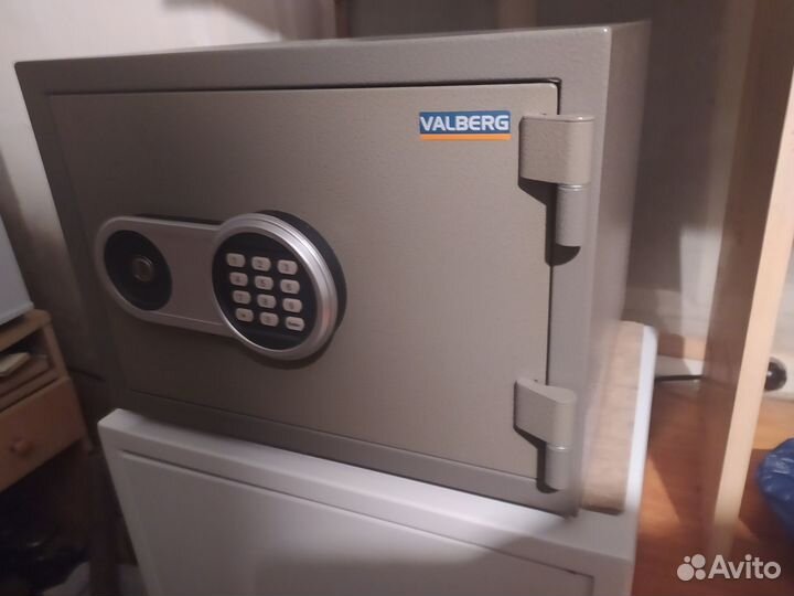 Сейф металлический для денег, документов, оружия