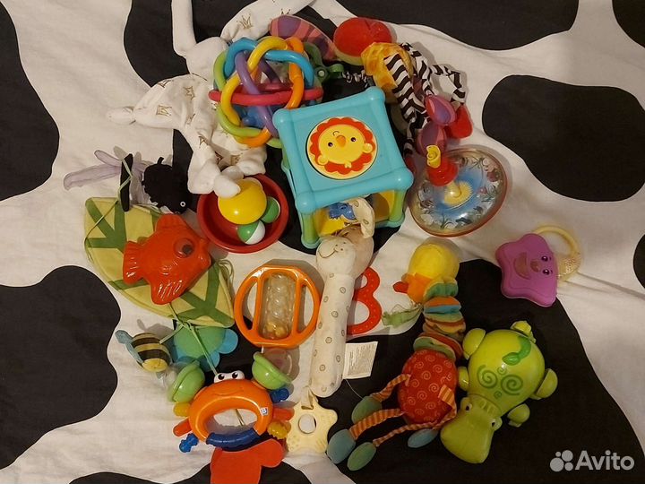 Развивающие игрушки для малышей пакетом