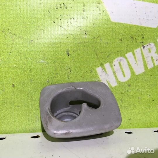 Крючок Фольксваген Пассат Б5+