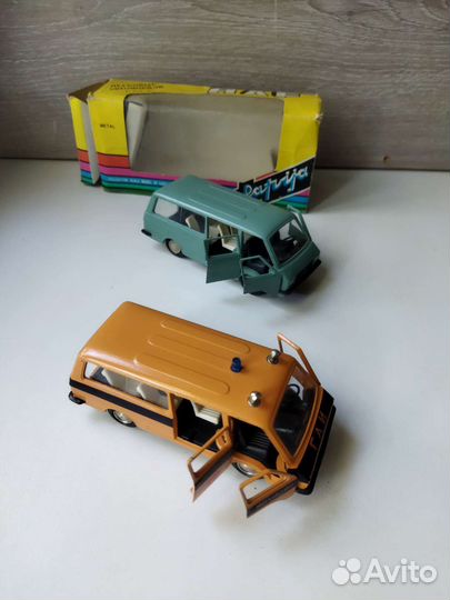 Модели двух авто RAF и гаи