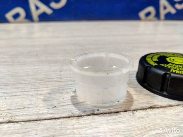 Крышка бачка тормозной жидкости Mercedes-Benz