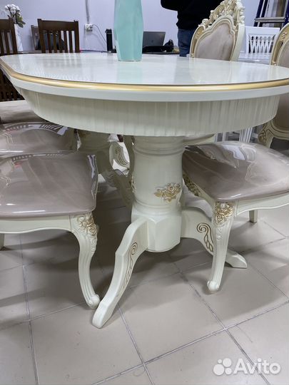 Кухонный стол овальный