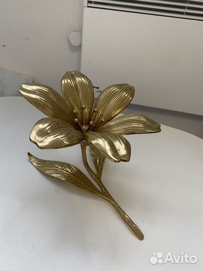 Цветок из бронзы