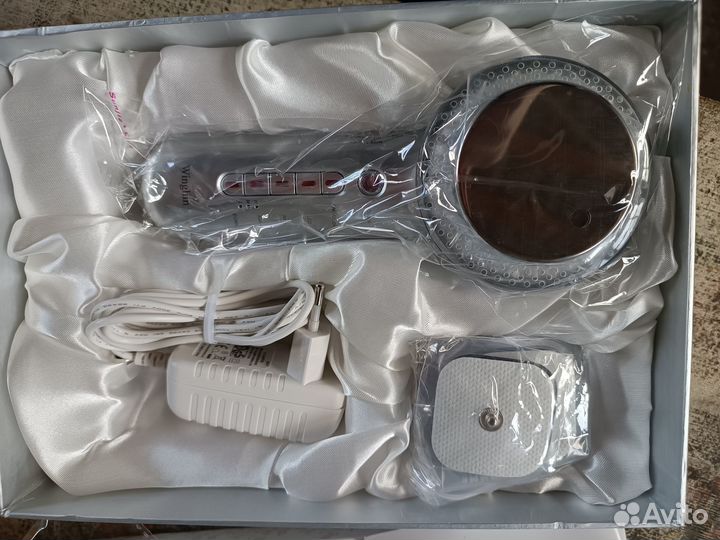 Аппарат для косметического ухода за кожей Desheli