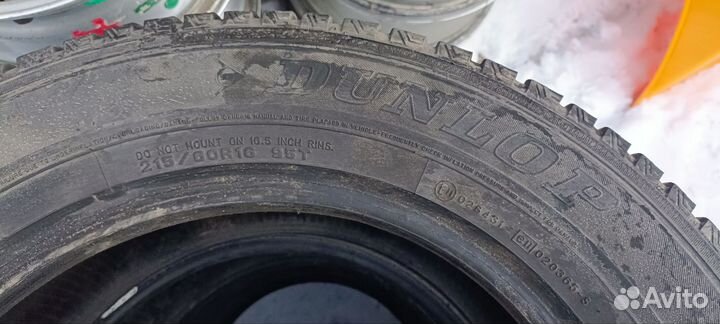 Dunlop SP Winter Ice 01 215/60 R16