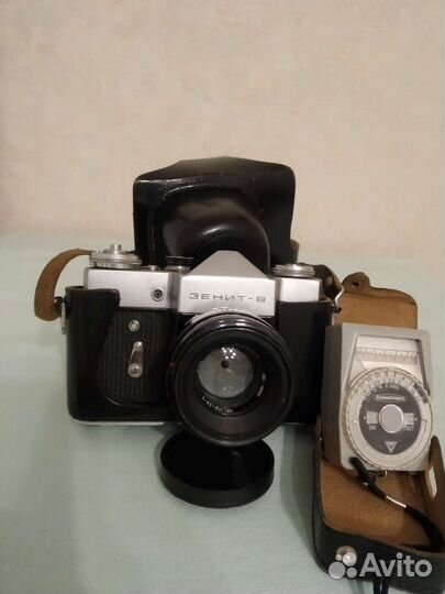 Зеркальный фотоаппарат зенит В с фотовспышкой