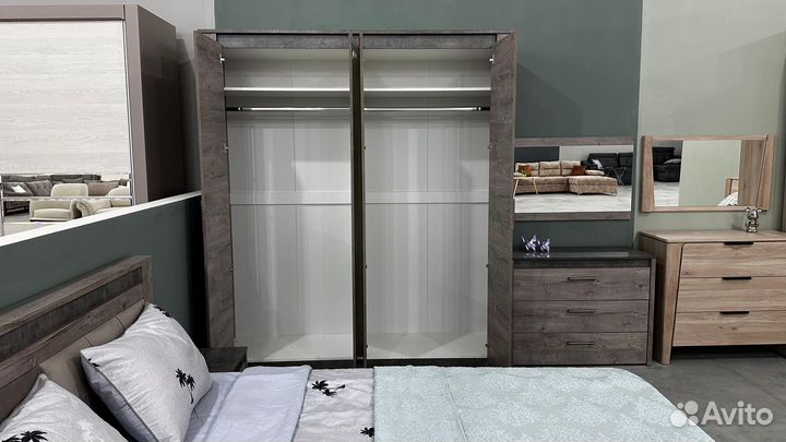 Спальный гарнитур