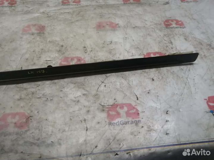 Полозья сдвижной двери левая Toyota Hiace LH107G