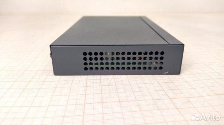 Коммутатор неуправляемый HP V1410-8 (J9661A), б/у