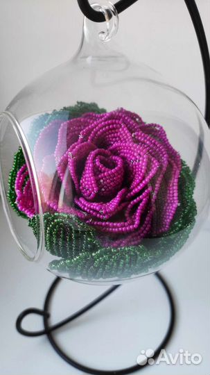 Роза в вазе