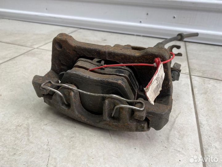 Тормозной суппорт перед лев Audi А4 B7