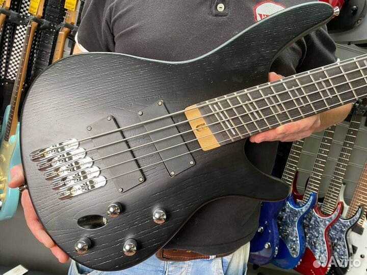 Бас-гитара мультимензурная