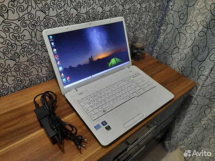 Мегамощный Toshiba 17.3/SSD/8gb озу/Видеокарта/i3