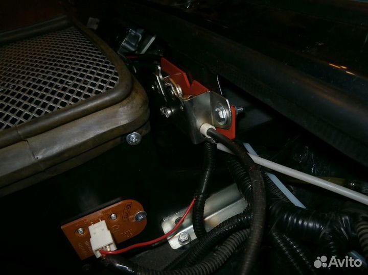 Замок капота 21213-214 усиленный на Ниву