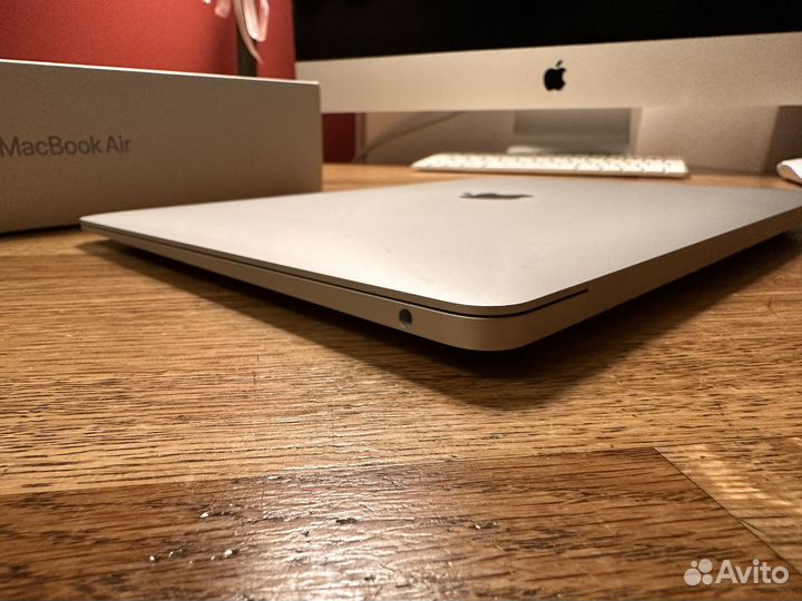 Macbook Air 2020 i3 256гб