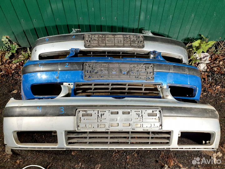 Передний бампер golf 4 светло синий гольф4