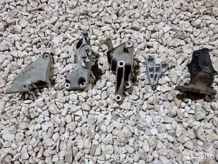 Кронштейн опоры Круз