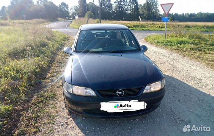 Opel Vectra 2.0 AT, 1997, битый, 299 000 км
