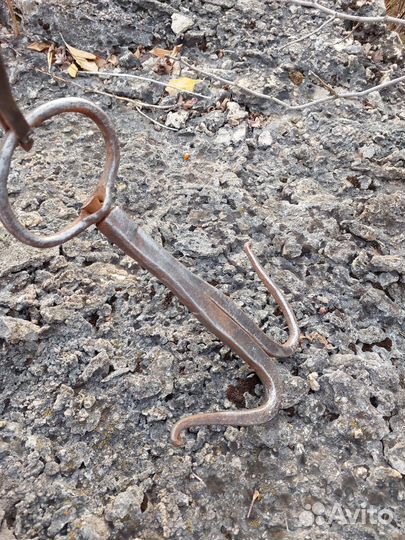 Старинный кованый крюк