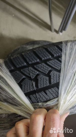 Новые Шины зимние липучка 175/65/14