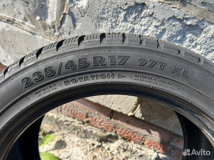 Nokian Tyres Hakkapeliitta 7 235/45 R17 97T