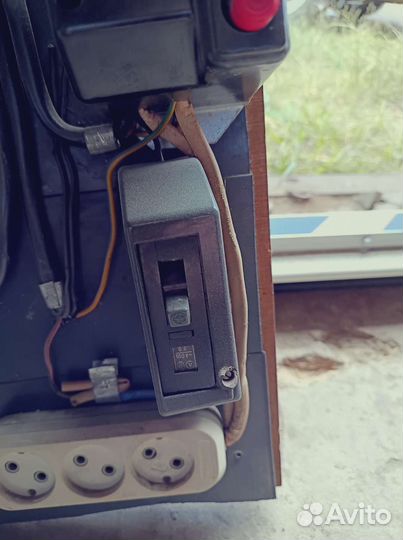 Счетчик электрический с выключателями