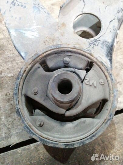 Подушка двигателя Mitsubishi Outlander 2 3.0