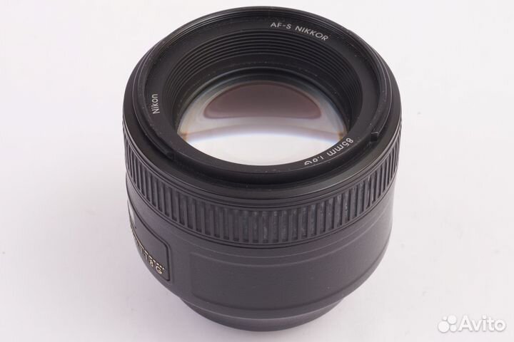 Объектив Nikon 85mm f 1.8g