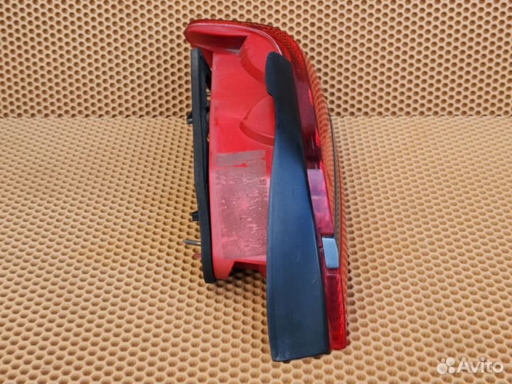 Фонарь задний правый Peugeot 406 рестайл