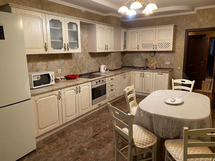 3-к. квартира, 113 м², 4/25 эт.