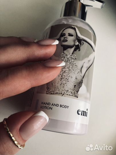 Маникюр, педикюр, наращивание ногтей